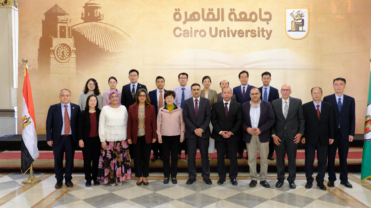 北京大学常务副校长、医学部主任乔杰院士率代表团访问埃及