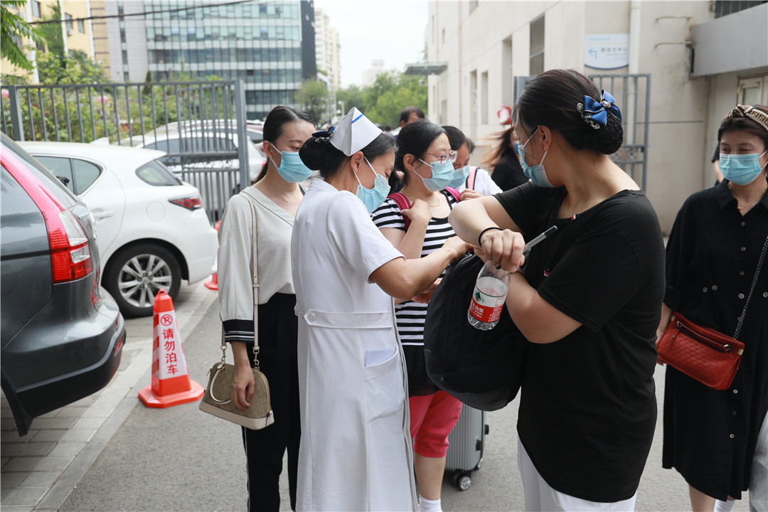 北京大学人民医院挂号微信客服-我来告诉你，全国人民一起抗击疫情的简单介绍