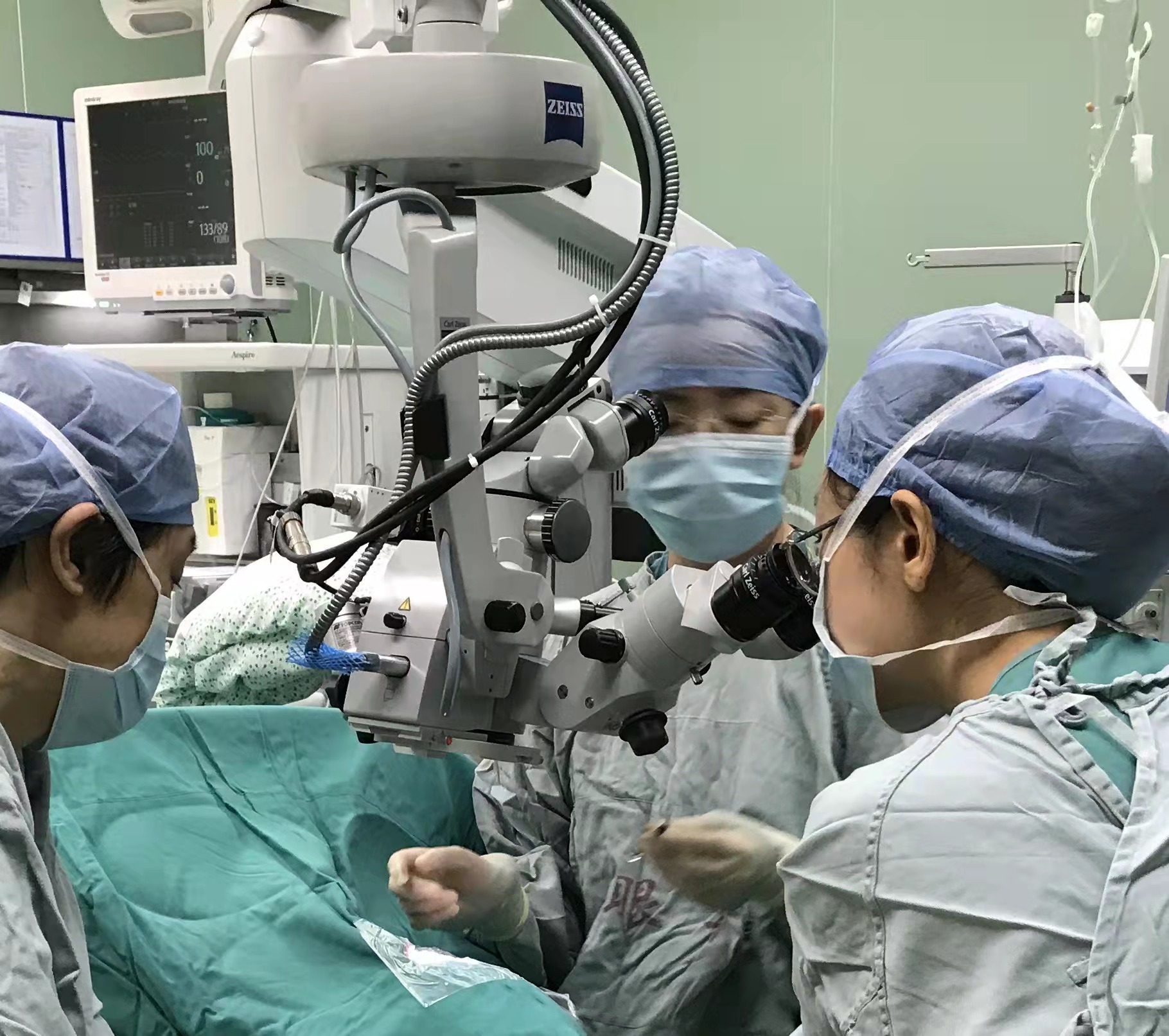 北京大学第三医院眼科完成首例青光眼引流管xen微创植入手术
